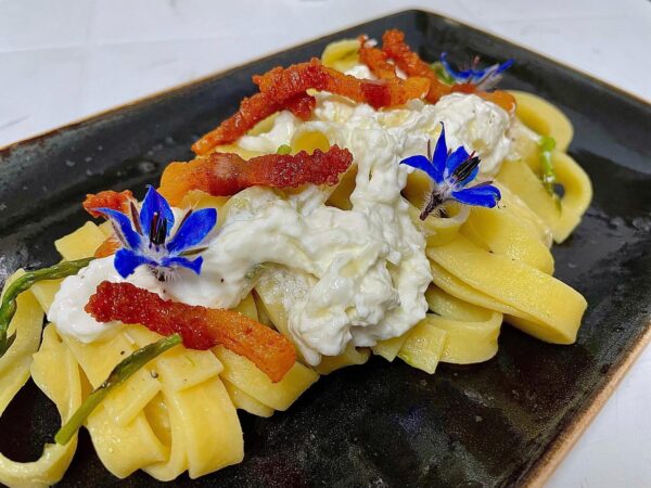 Tagliatelle All Uovo Con Asparagi Selvatici Burrata Croccante Di