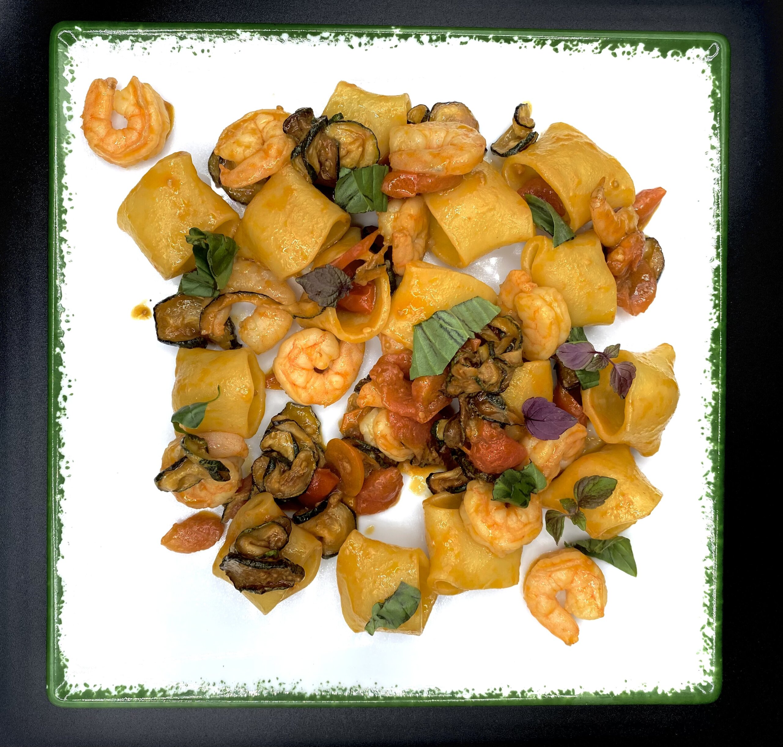Mezze Paccheri con Zucchine, Pomodorini e Gamberetti - Pastificio La Sfoglia d'oro